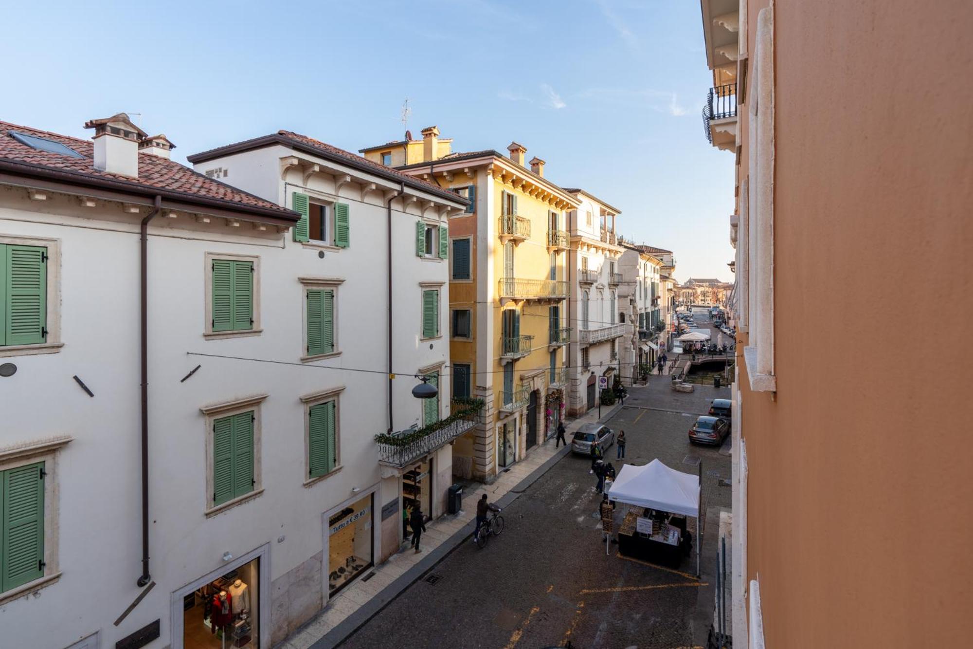 Domus Verona - Elegante Residenza Con Affaccio Su Porta Leoni Quarto foto